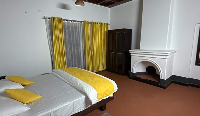 Colonial Canopy