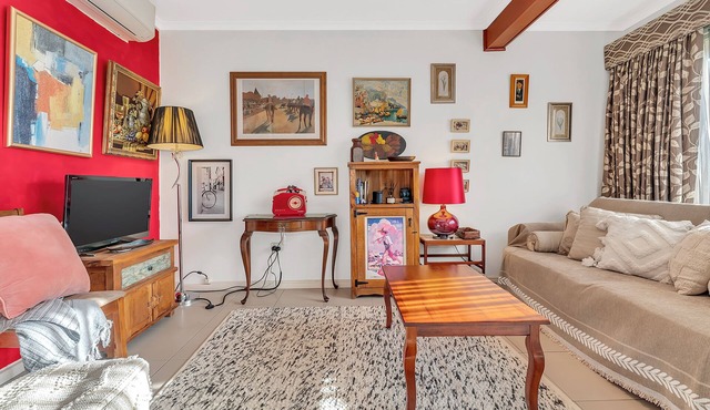Colour Pop Cottage - A vibrant courtyard retreat perfect for long stays in Payneham