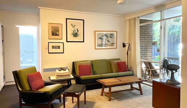 Comfortable and spacious at the tip of the town in Fitzroy