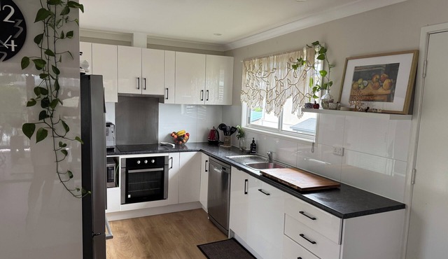 Comfortable Bayside Home ~ One to Three Month Rental, flexible dates in Birkdale