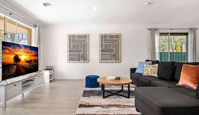 Comfortable Family Stay in Caroline Springs in Caroline Springs