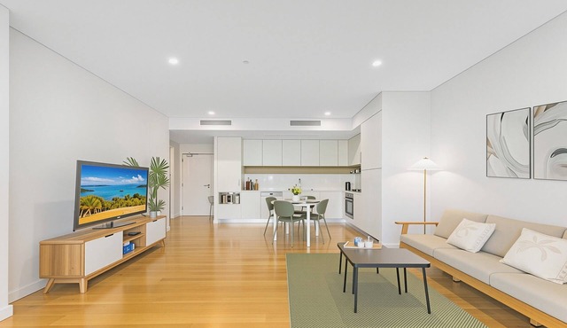 Comfortable Over Sized 1BRD Close to Metro & Mall in Macquarie Park