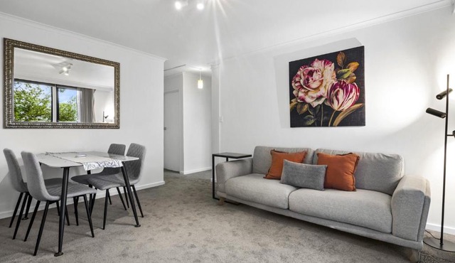 Comfortable Stay Near Melbournes West End in Melbourne