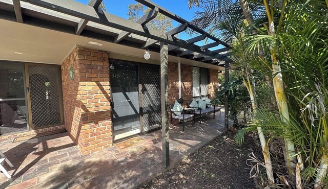 Comfy 1 BDR Granny Flat w/Parking Alexandra Hills in Alexandra Hills