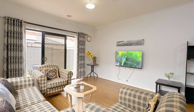 Comfy home/Airport/Shopping/Playground Nearby/Evaporative Cooler in Craigieburn