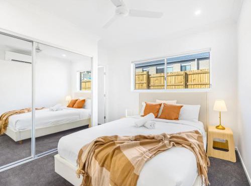 Convenient Brandnew 4 Beds House, 5 mins to mall in Springfield Lakes