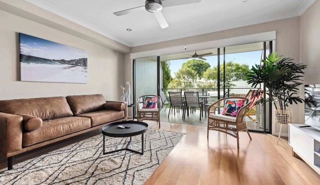 Convenient + Spacious! 3Bed/2.5Bath/1Car~Townhouse in Murarrie