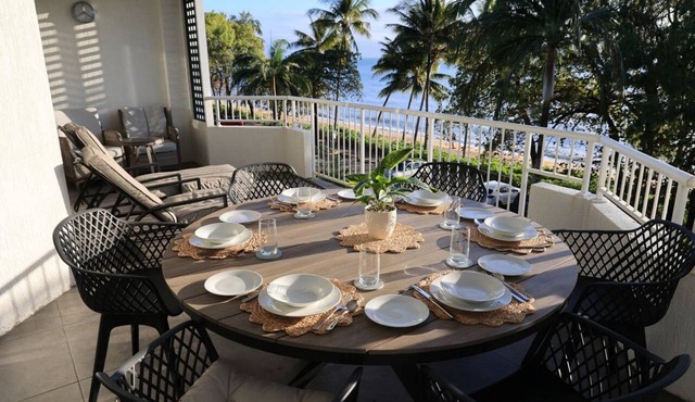 Costa Absolute Beachfront Top-Floor Apartment #9 with Panoramic Ocean Views in Trinity Beach