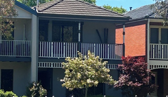Cosy and convenient townhouse in Lynbrook. in Lynbrook