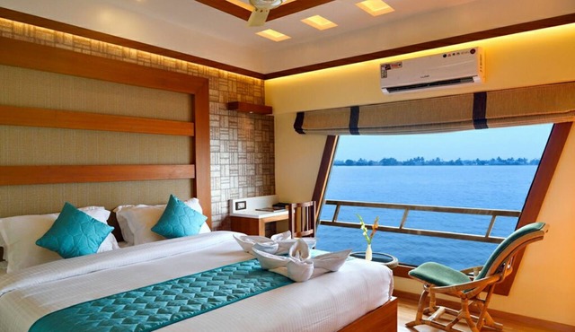 Cosy Houseboats