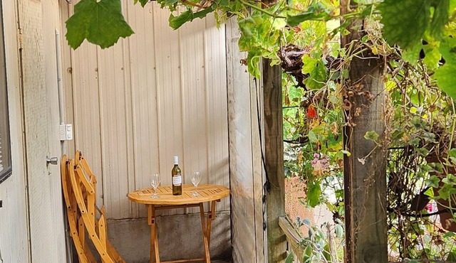 Cosy unit under the vine with separate bedroom and toilet. nnn in Warrnambool