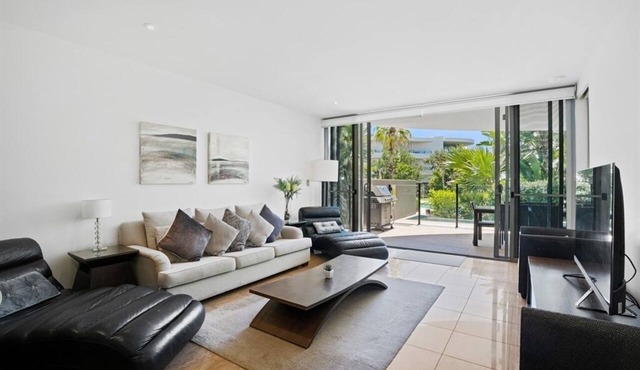 Cotton Beach 3 Bedroom Plunge Pool Apartment in Casuarina
