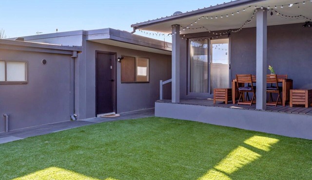 Cozy 1-Bed Studio Near Cafes and Shops in Carnegie