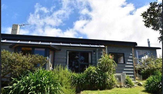 Cozy Beach Shack in St Helens