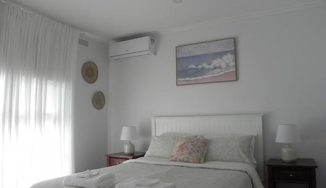 Cozy Getaway in Frankston. Just 5-minute walk to the beach! in Frankston