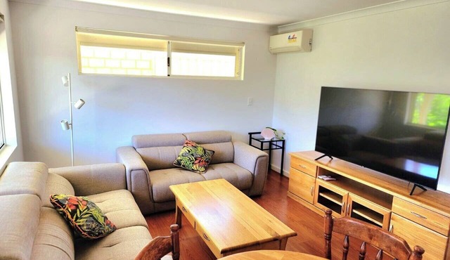 cozy granny flat close to Fremantle and beach in Hamilton Hill