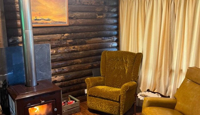 Cozy Log Cabin by the beach in Preston Beach