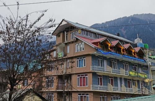 CS Shhandella Hotel in Manāli