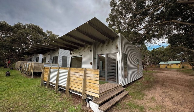 DE 2 - Deluxe Open Plan Cabin in Cape Otway
