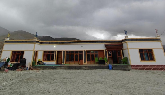Deachen Khangsar in Spangmik