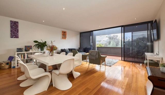 Debonair Townhouse - 150 metres to beach! in Anglesea