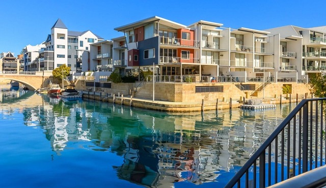 Del Mar 01 - 3 Bedroom Apartment in Mandurah