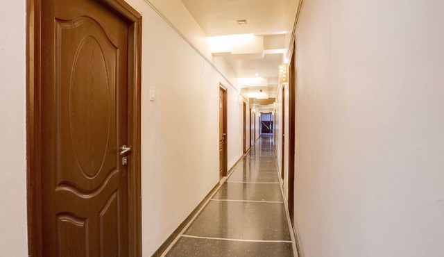 Deluxe Mega Inn in Hospet
