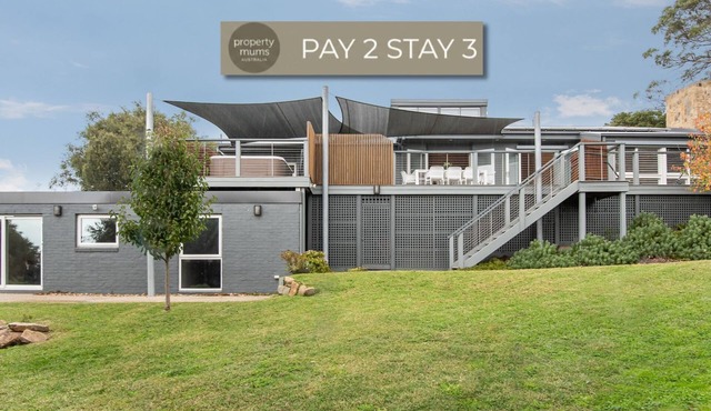 Devon Mt Martha Escape with Spa and Views in Mount Martha