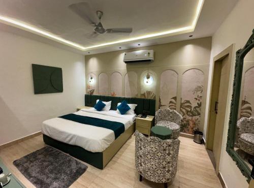 Divine Hotel