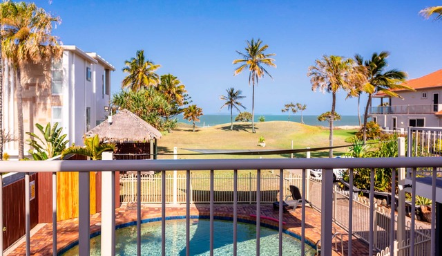Driftwood on the Beach - Sea View Unit 9 in Yeppoon