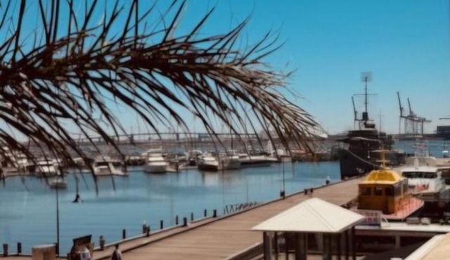 Elegant Waterfront Retreat Harbour & River Views in Williamstown