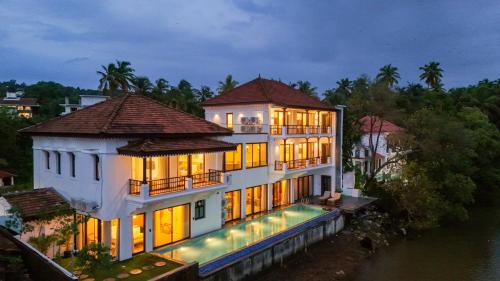 Elivaas Privé Villa Fleuve 6-BHK Riverfront Hideaway With Infinity Pool & Bathtub in Nerul