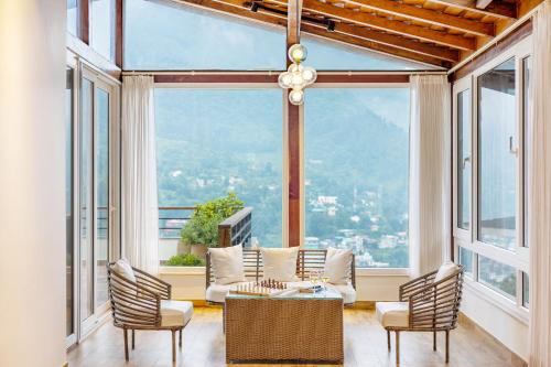 ELIVAAS Signature 2 BHK With Balcony & Hill Lake - Antarmann Casa Ember in Bhīm Tāl