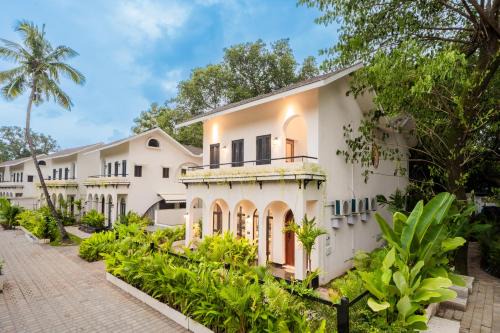 ELIVAAS Signature BellaVie 3-BHK Villa With Private Pool & TV Lounge Area in A Gated Complex in Siolim