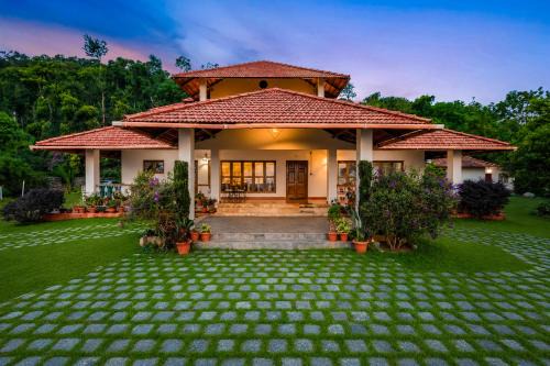 ELIVAAS Signature Mercara Hill 3 BHK Pet-Friendly Retreat With Private jacuzzi, Outdoor Seating, Verandah Sit Out & Garden