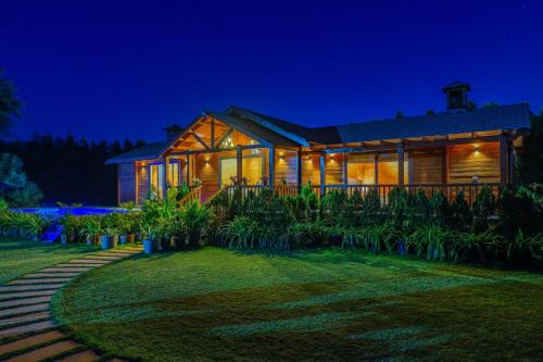 ELIVAAS Signature Riveira Hills - 3 BHK Wooden Cottage with Lush Garden, Pvt Pool in Alwar