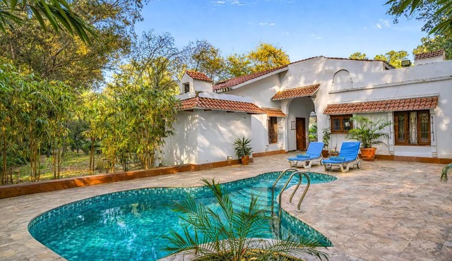 ELIVAAS Signature The Aravalli Reserve The Lotus Pet-friendly Villa with Pvt Pool, Jacuzzi and Pond