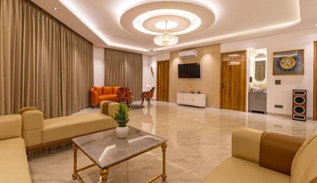 Elivaas Vedaaz 4 BHK Farmhouse With pool