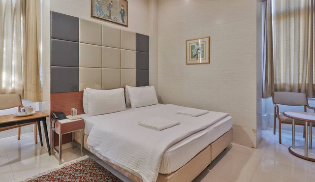Elphinstone Hotel