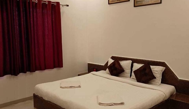 Emerald Villa in Jaoli