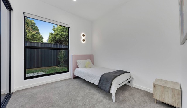 Enjoy a Brand-New Modern Luxury Stay w/Pool, Spa & Scenic Parkland Views! in Epping
