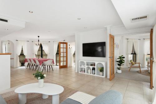 Entire Home Steps to Sorrento Beach in Perth