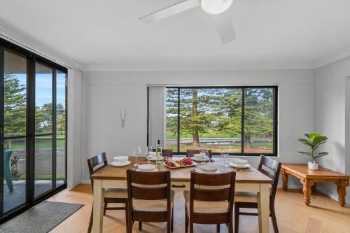 Esplanade Escape - Beachfront Family Bliss in Wollongong