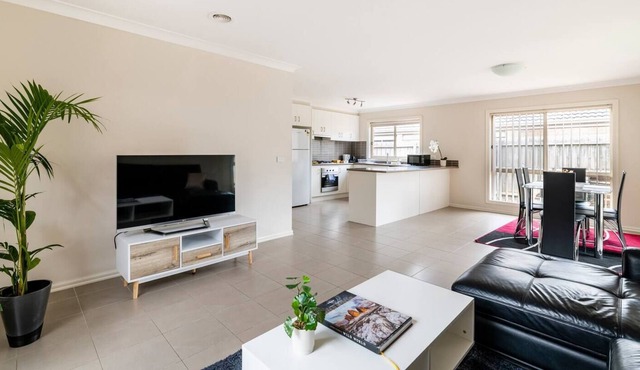 Everything within Walking Distance - Entire 3 bedrooms Modern Home in Tarneit