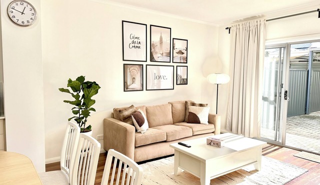 Executive 3BR Townhouse in a Quiet Neighbourhood in Lightsview