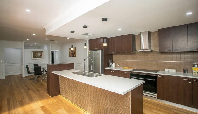 Executive Family Retreat or insurance stay in Wanneroo