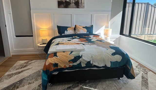 Executive Retreat(3bdr -2 ensuite) in Wanneroo