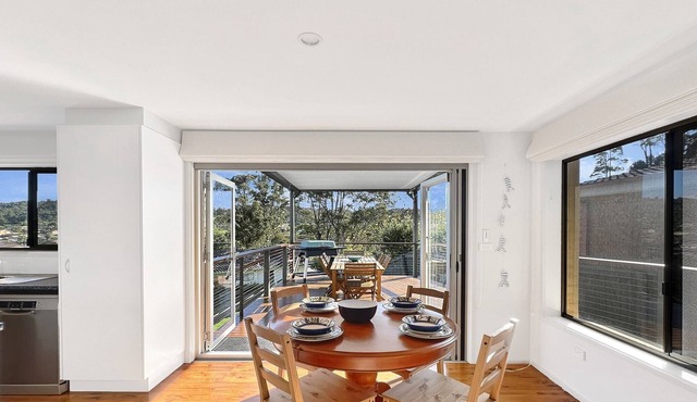 Fab 3-Bed Stay with Great Outdoors & Water Views in Surf Beach