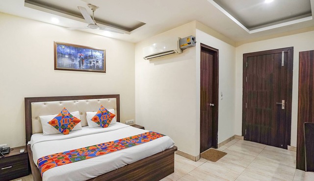 FabHotel Comfort Stay Vaishali - 300m from Chandra Laxmi Hospital, Ghaziyabad Ghaziabad