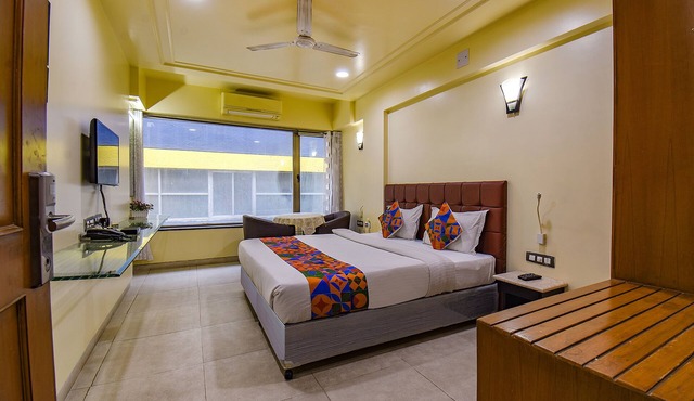 Fabhotel Sr Wakad in Paud